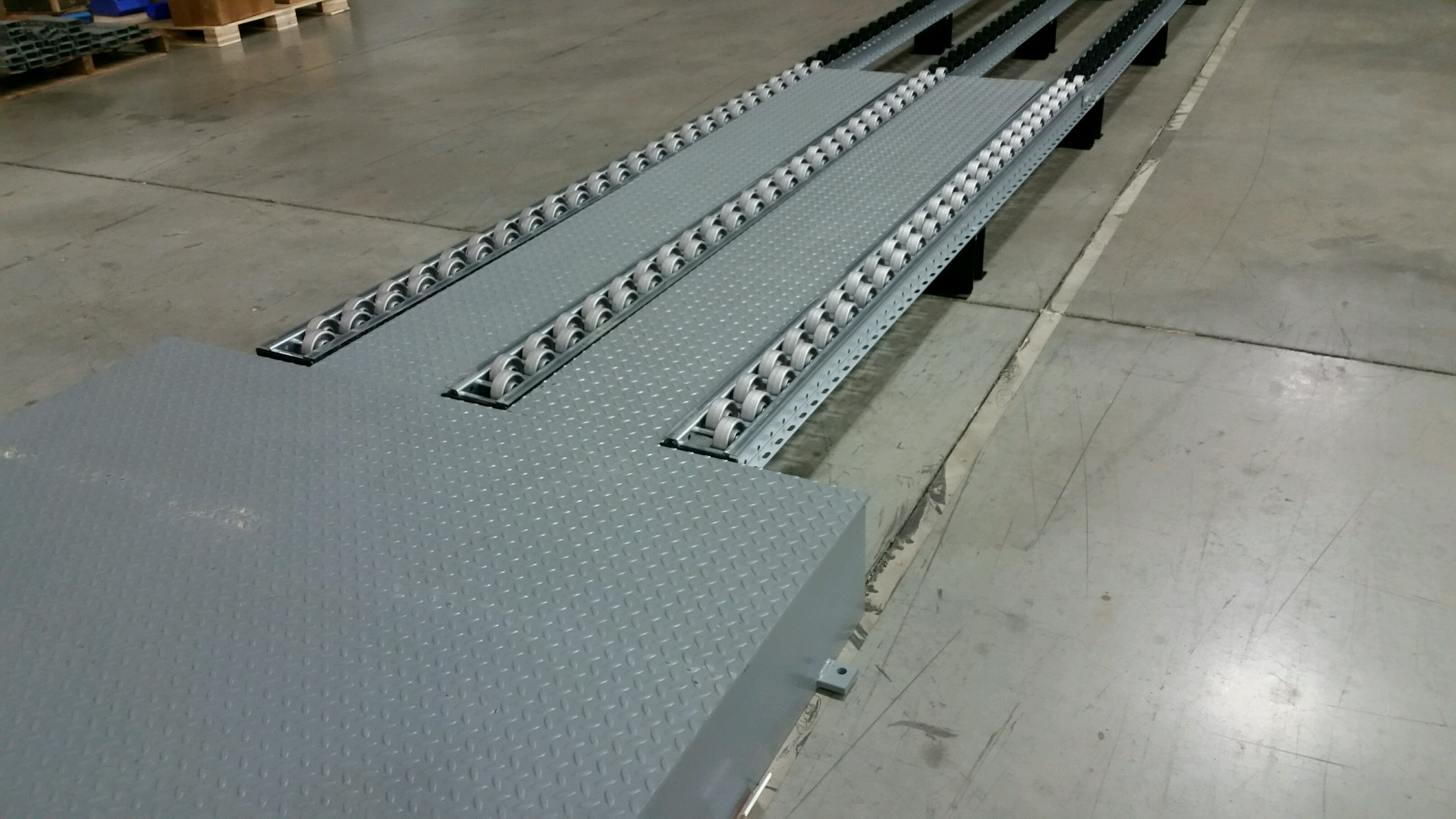 Pallet Flow Ramp with Diamond Plate