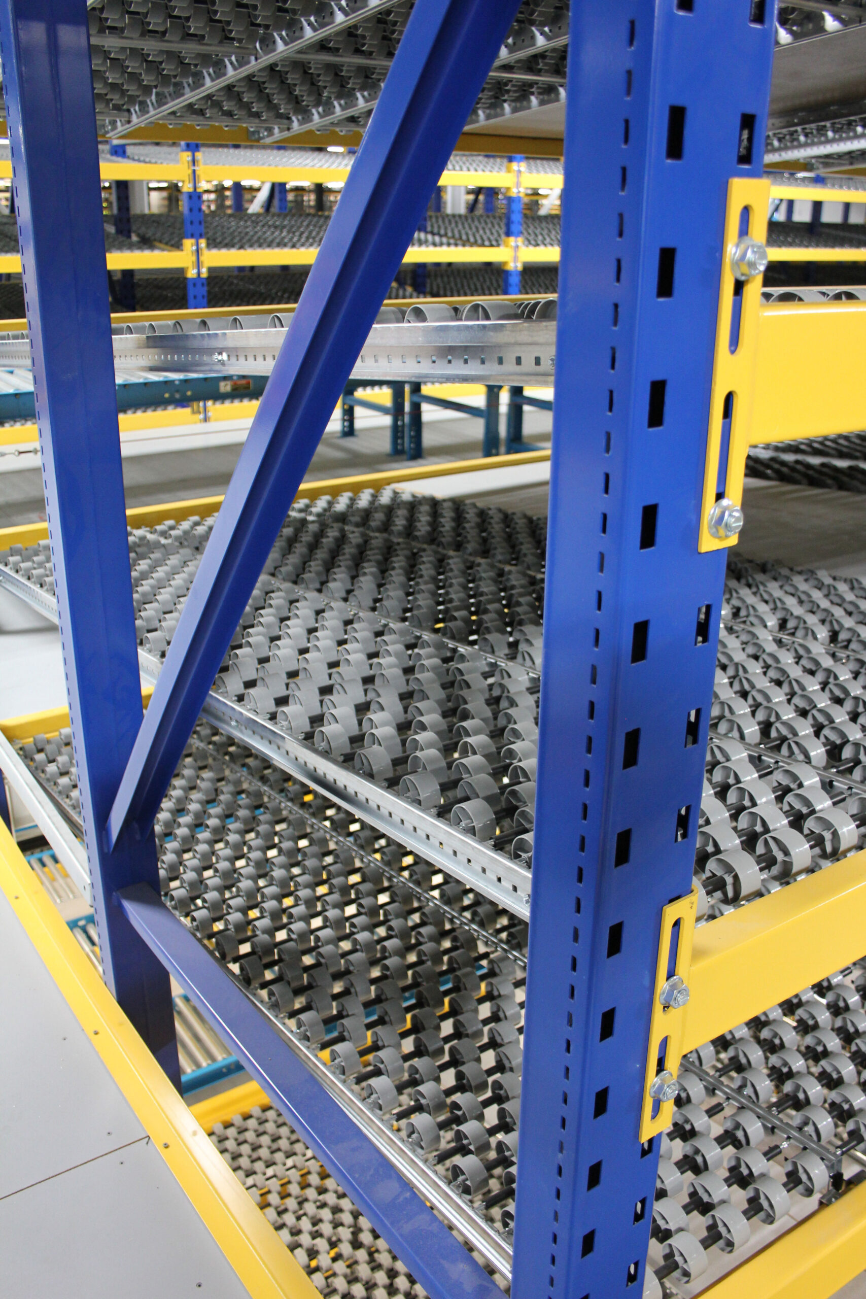 Carton-Flow-Shelves
